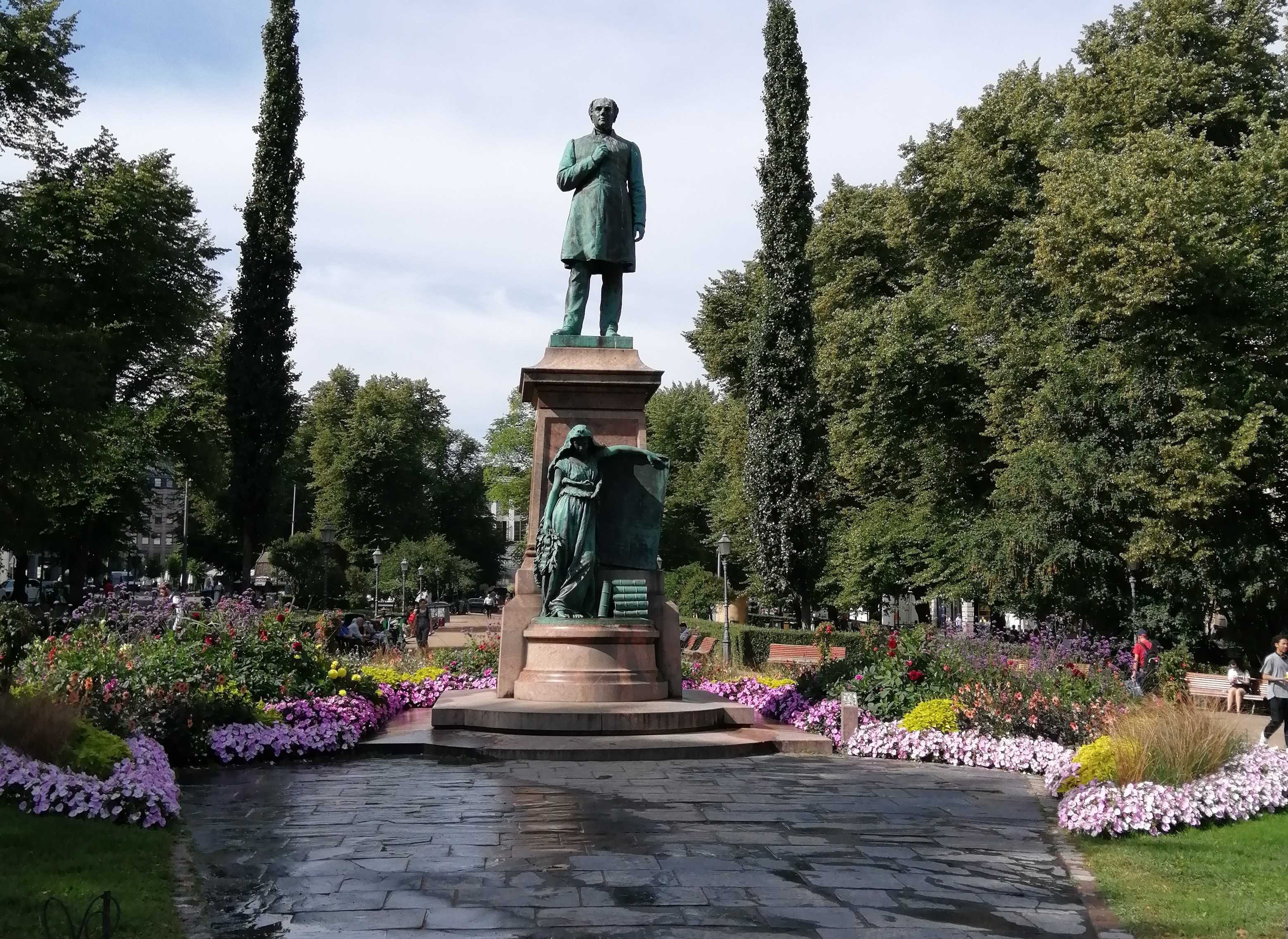 Johan Ludvig Runeberg statue